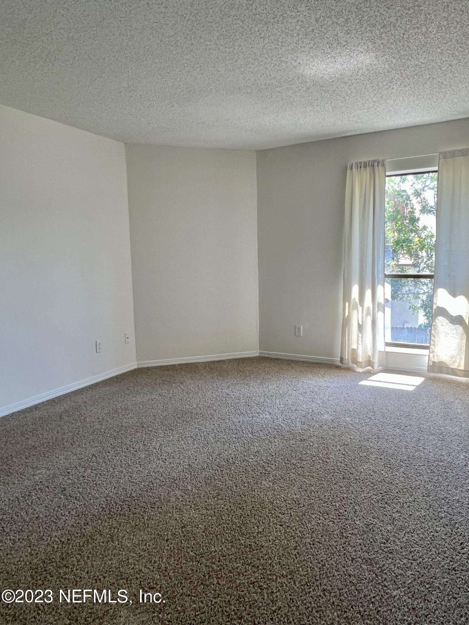 1157 W ROMAINE Circle