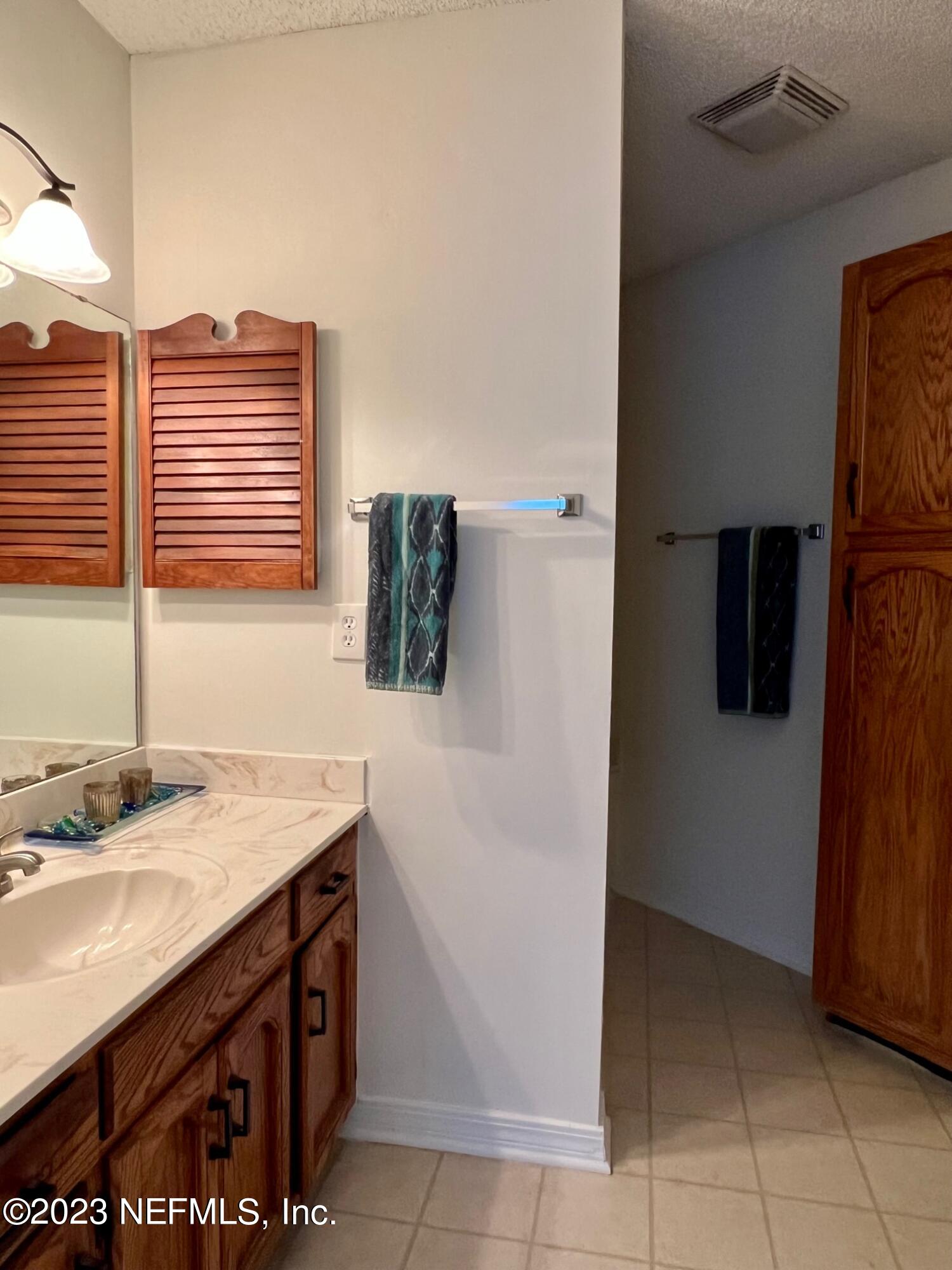 1157 W ROMAINE Circle