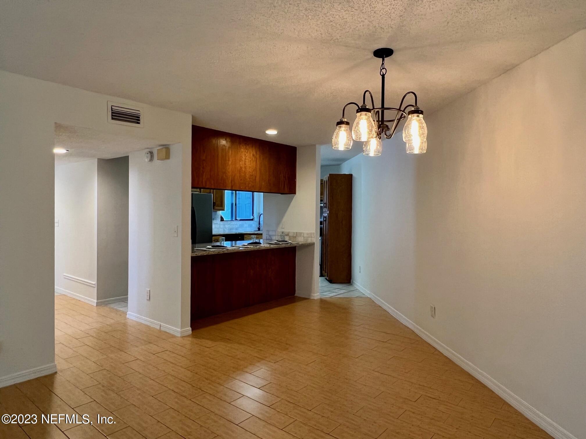 1157 W ROMAINE Circle