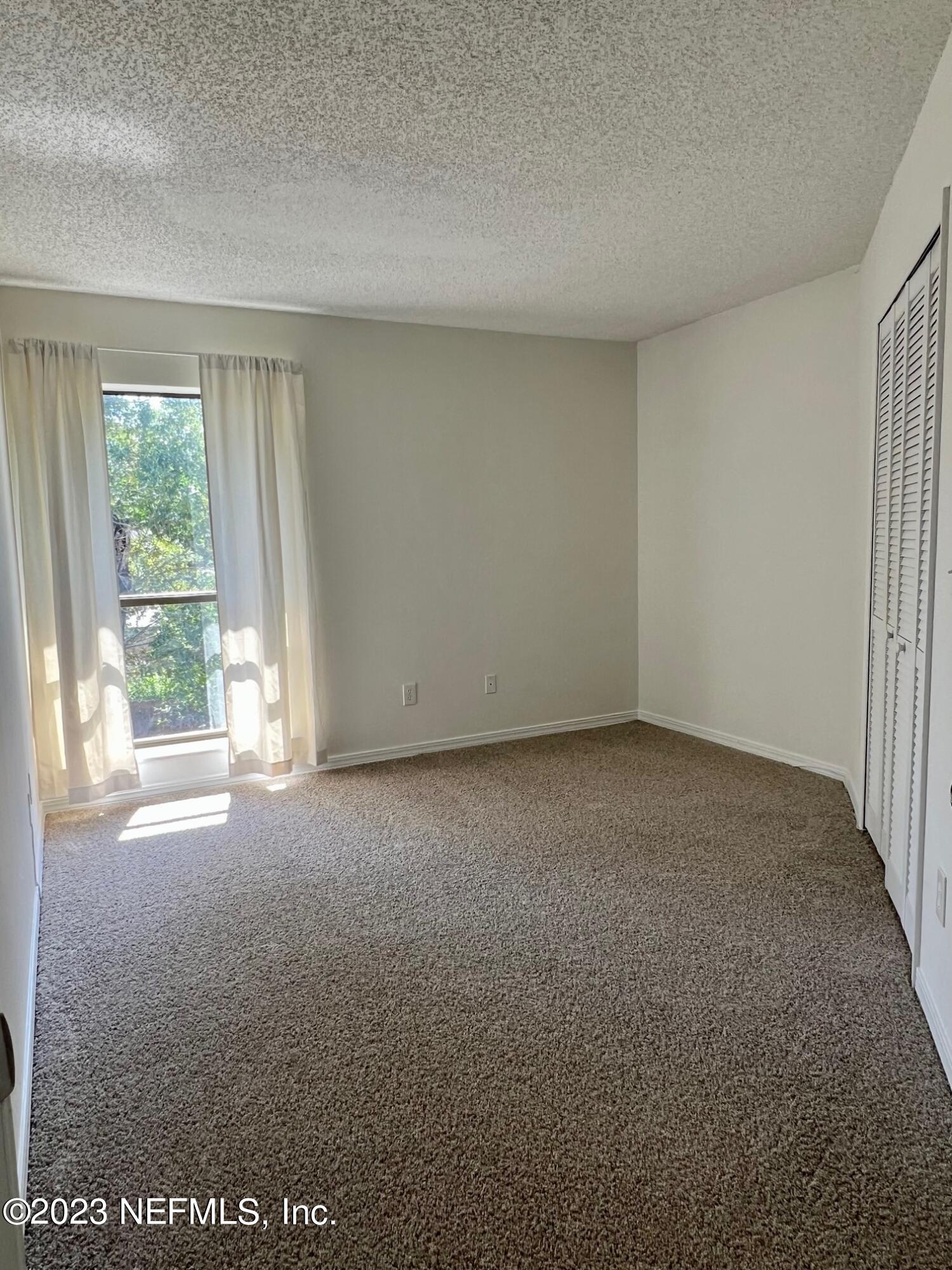 1157 W ROMAINE Circle