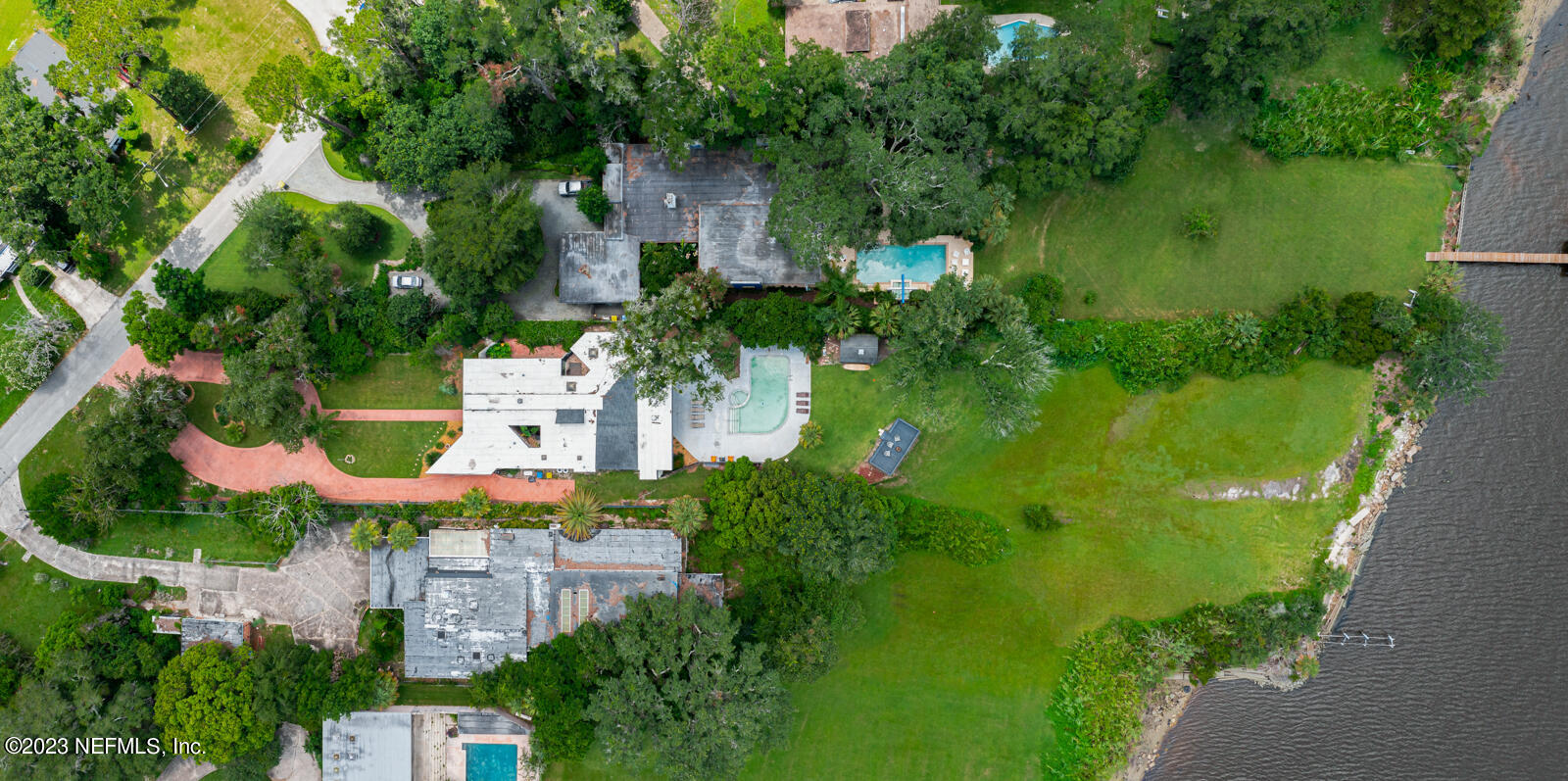 1624 RIVER BLUFF Road N