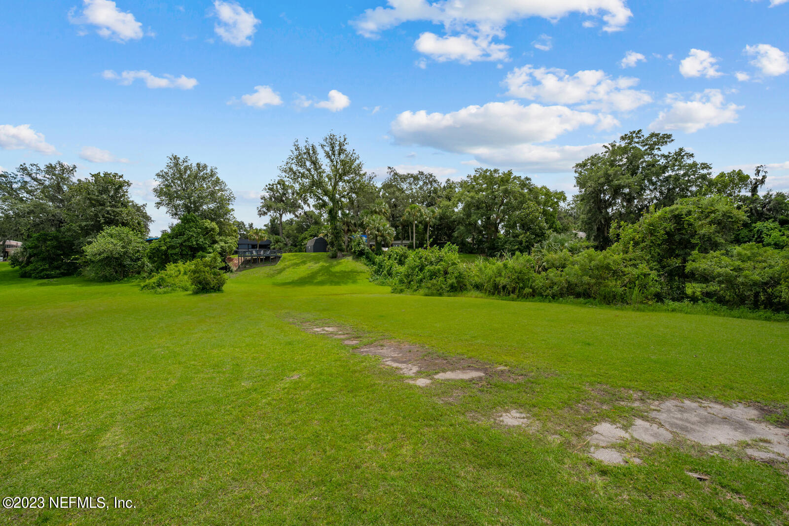 1624 RIVER BLUFF Road N