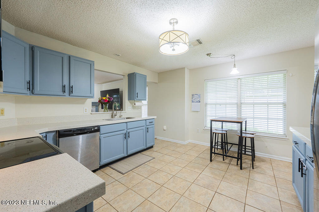 1585 CRABAPPLE COVE Court N