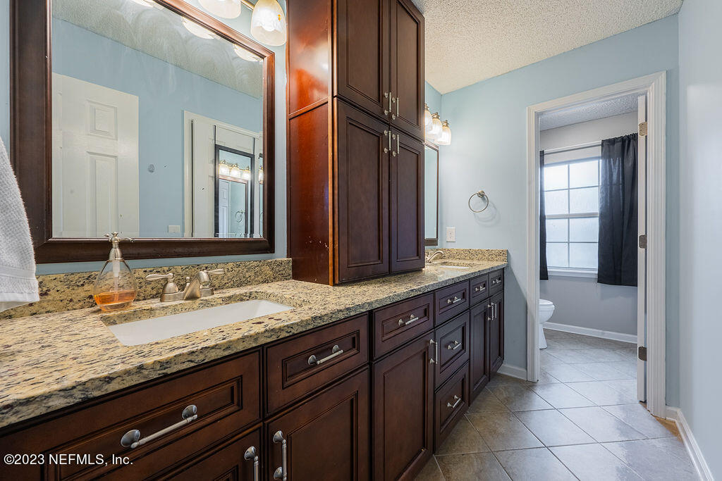 1585 CRABAPPLE COVE Court N