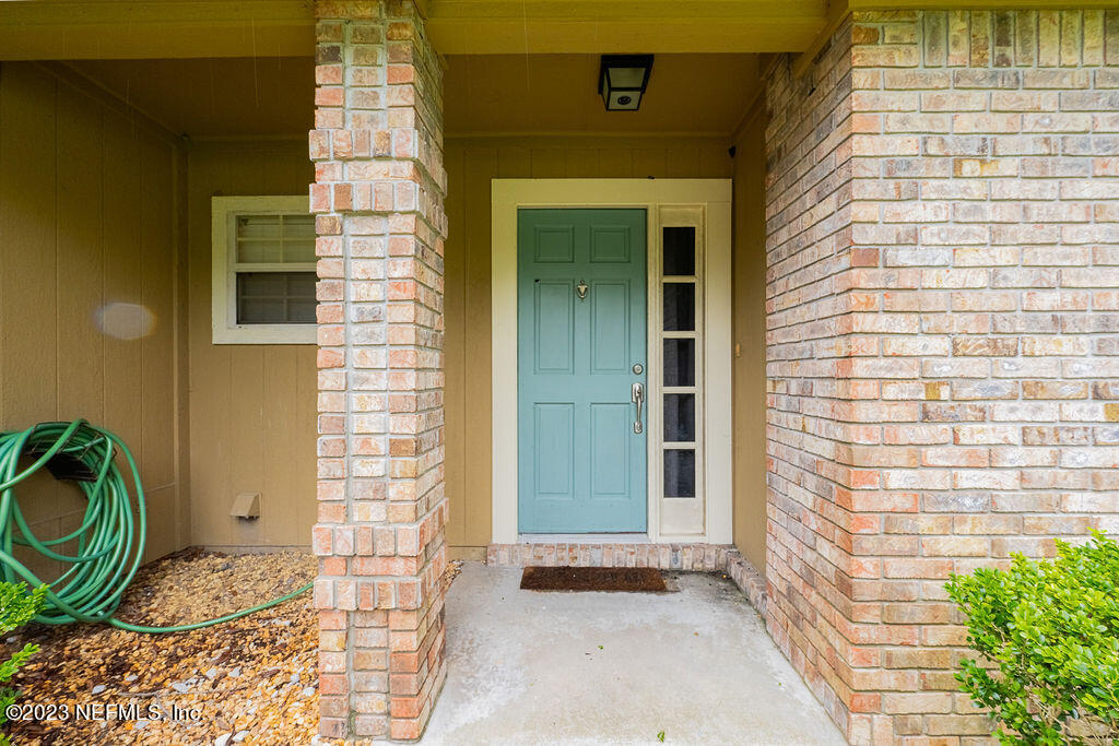1585 CRABAPPLE COVE Court N