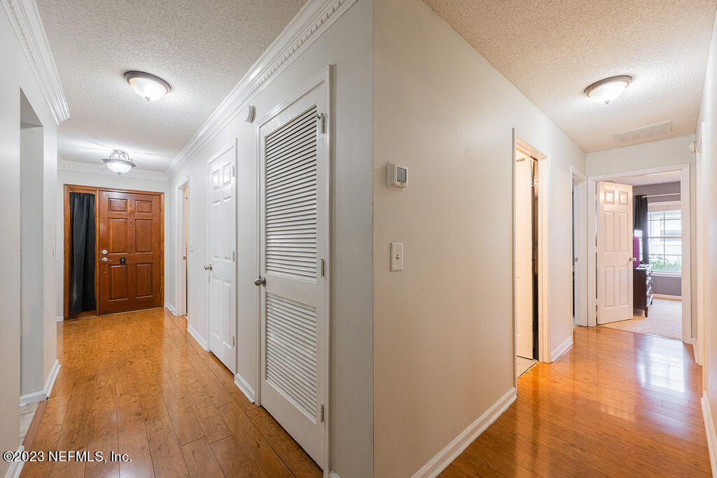 1585 CRABAPPLE COVE Court N