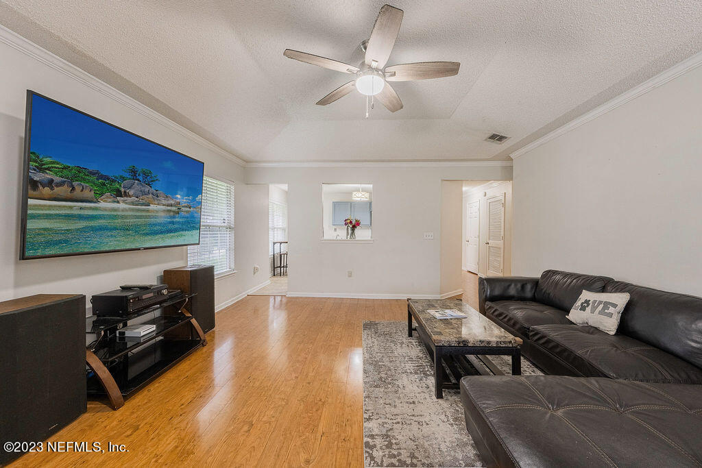 1585 CRABAPPLE COVE Court N
