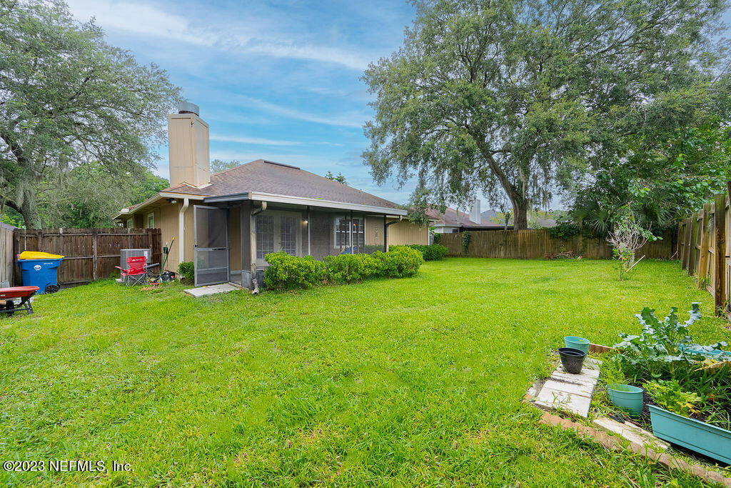 1585 CRABAPPLE COVE Court N