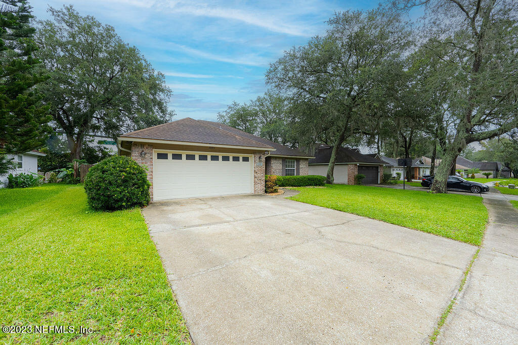 1585 CRABAPPLE COVE Court N
