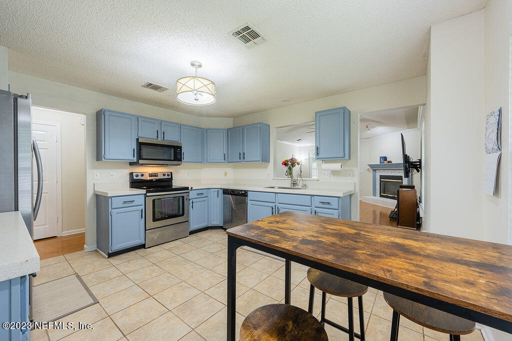 1585 CRABAPPLE COVE Court N