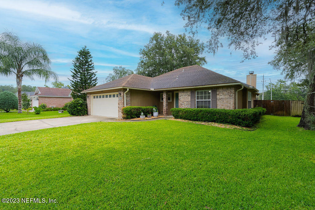 1585 CRABAPPLE COVE Court N