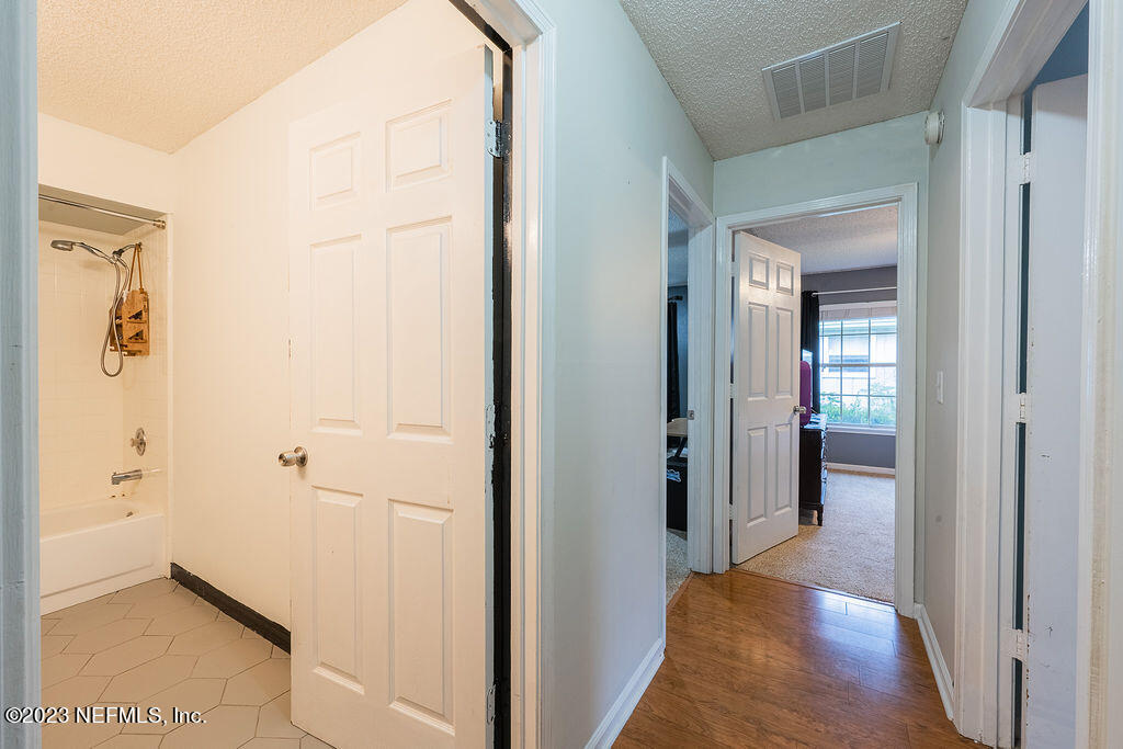 1585 CRABAPPLE COVE Court N