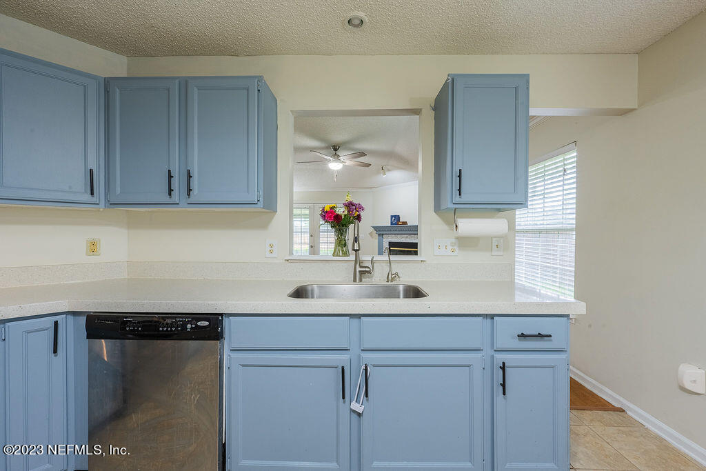 1585 CRABAPPLE COVE Court N