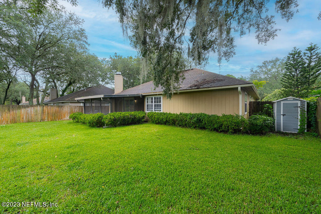 1585 CRABAPPLE COVE Court N