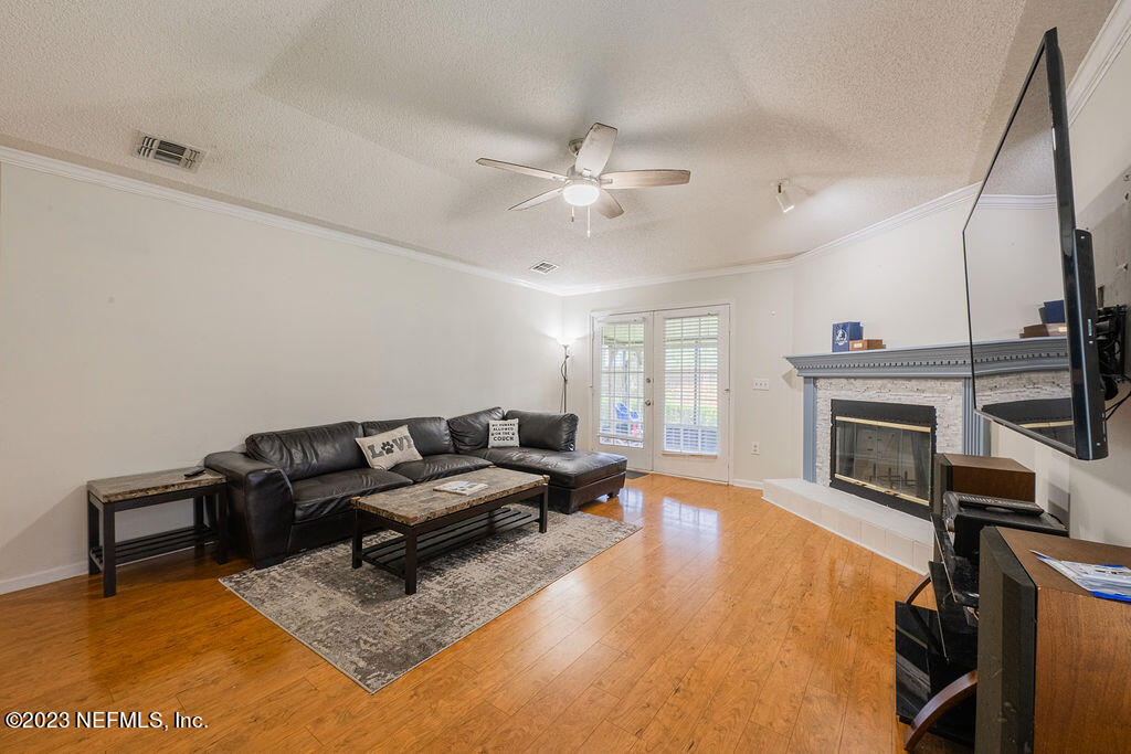 1585 CRABAPPLE COVE Court N