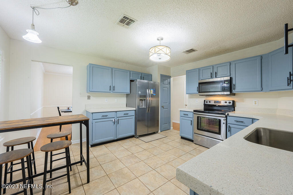 1585 CRABAPPLE COVE Court N