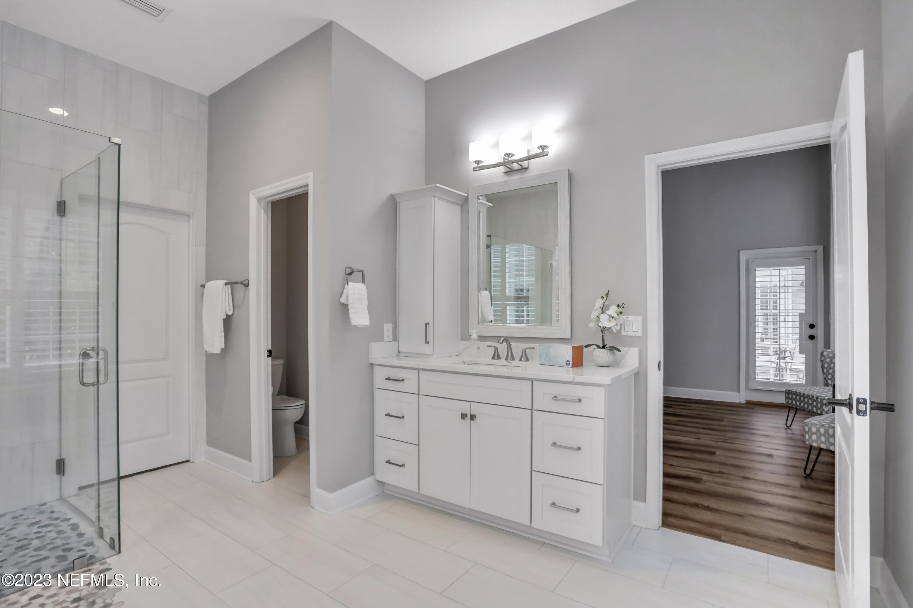 1885 FOREST GLEN Way