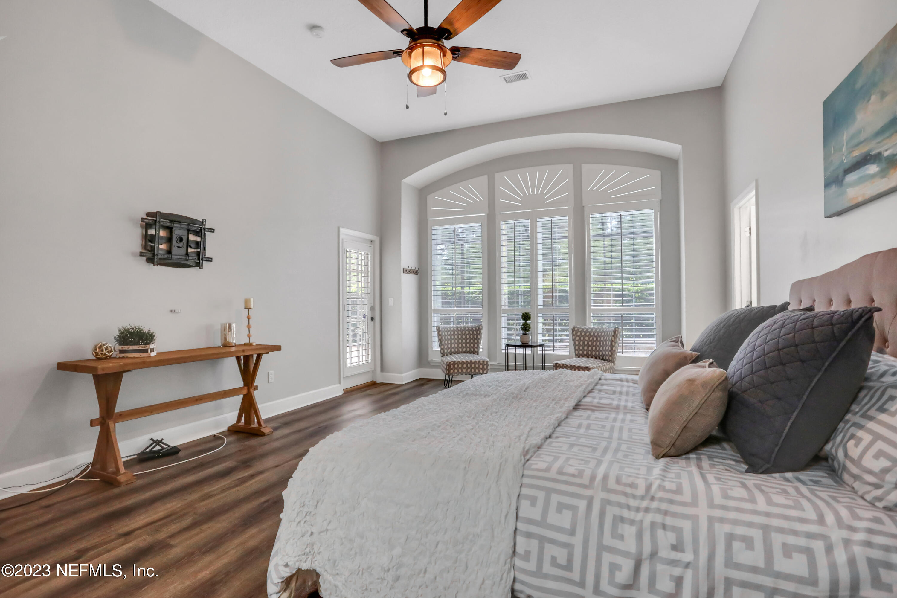 1885 FOREST GLEN Way