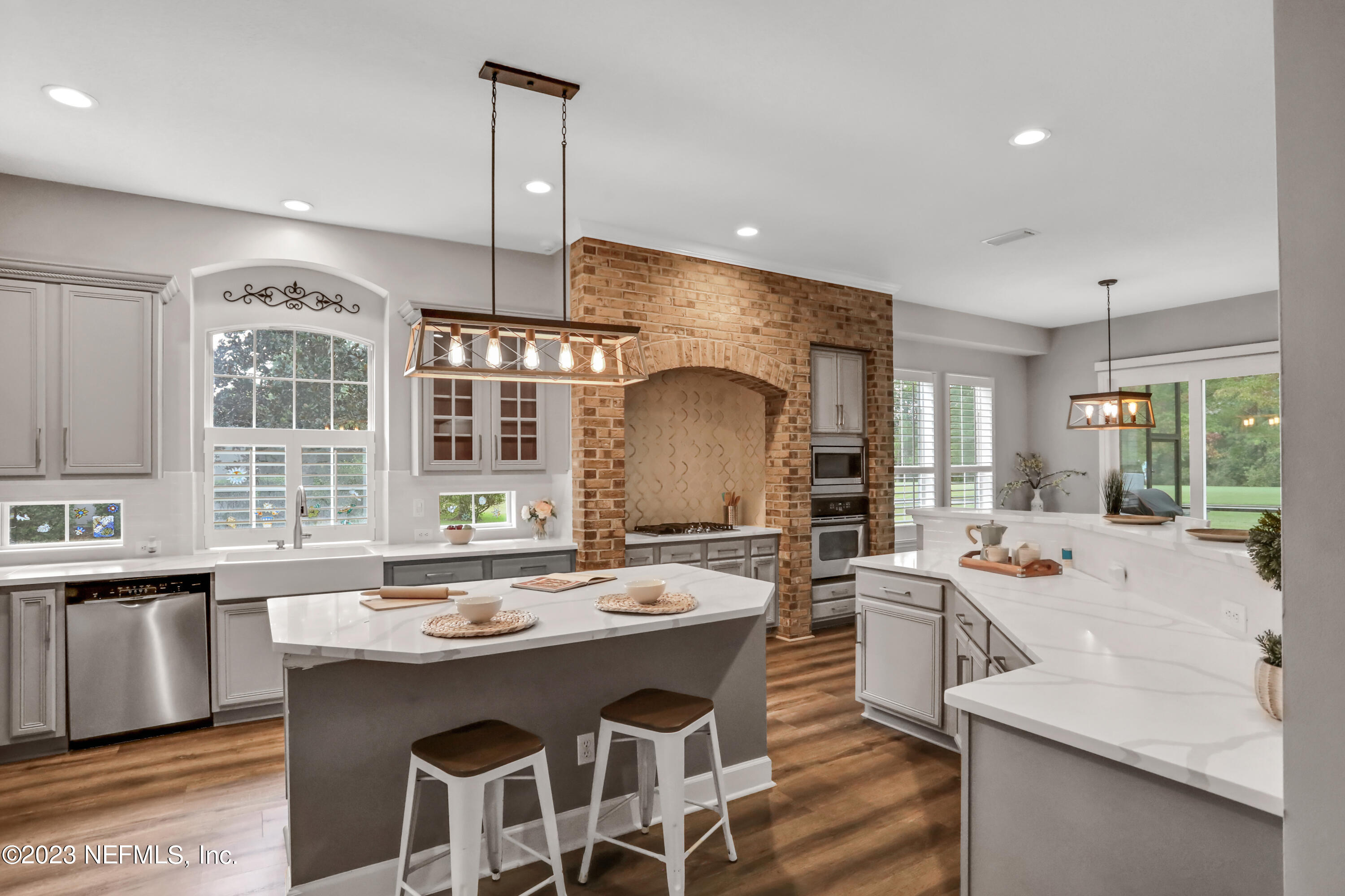 1885 FOREST GLEN Way