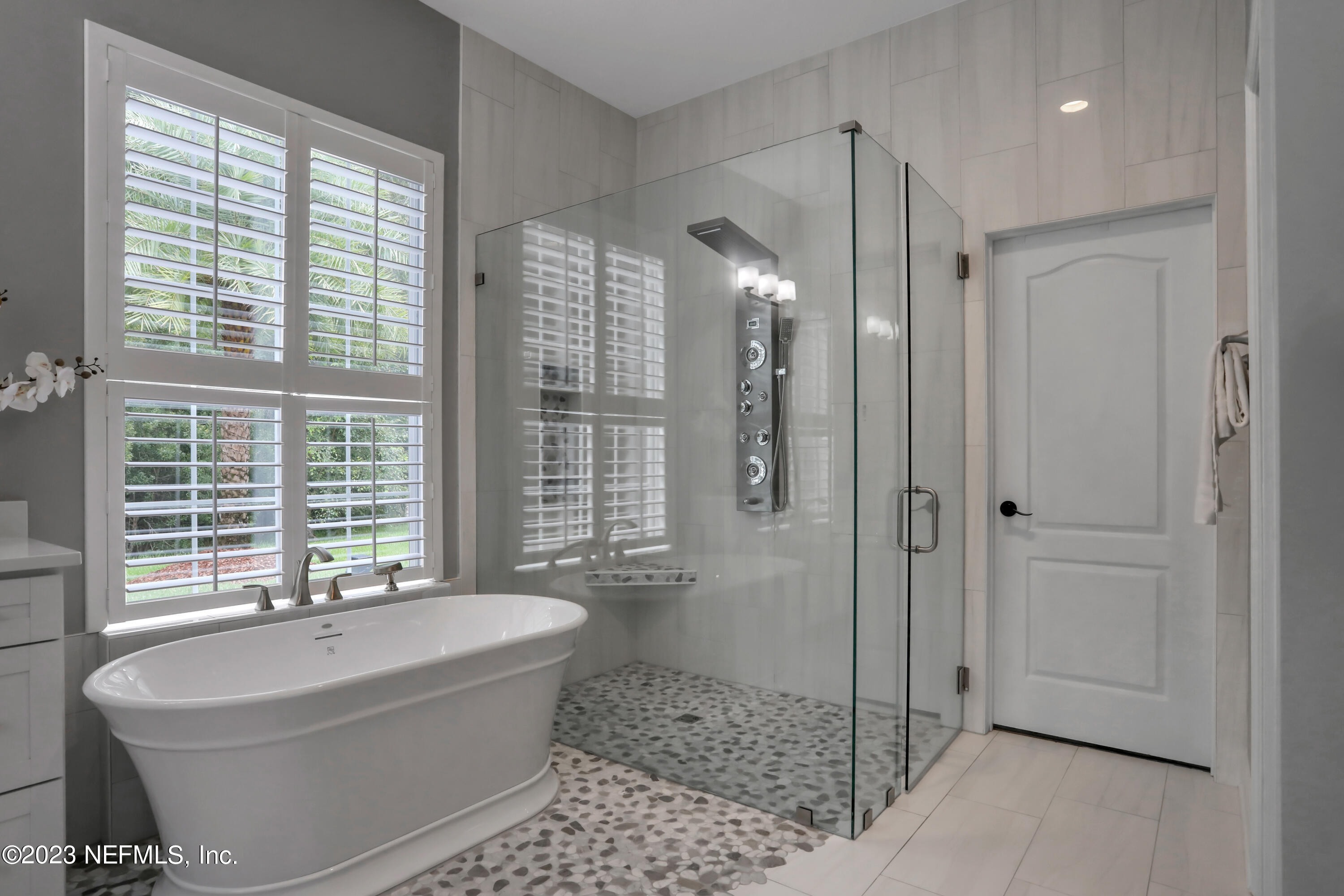 1885 FOREST GLEN Way