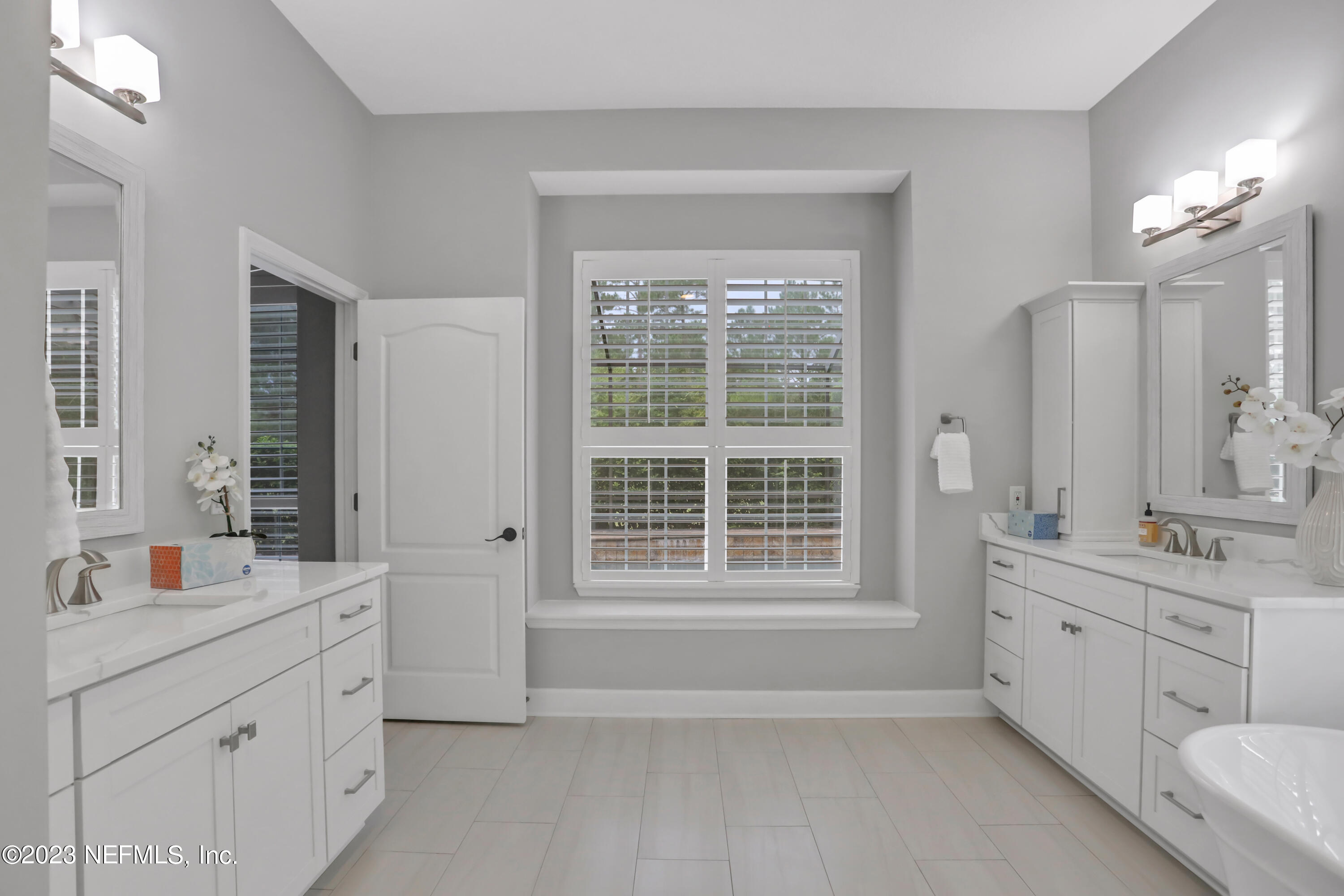 1885 FOREST GLEN Way