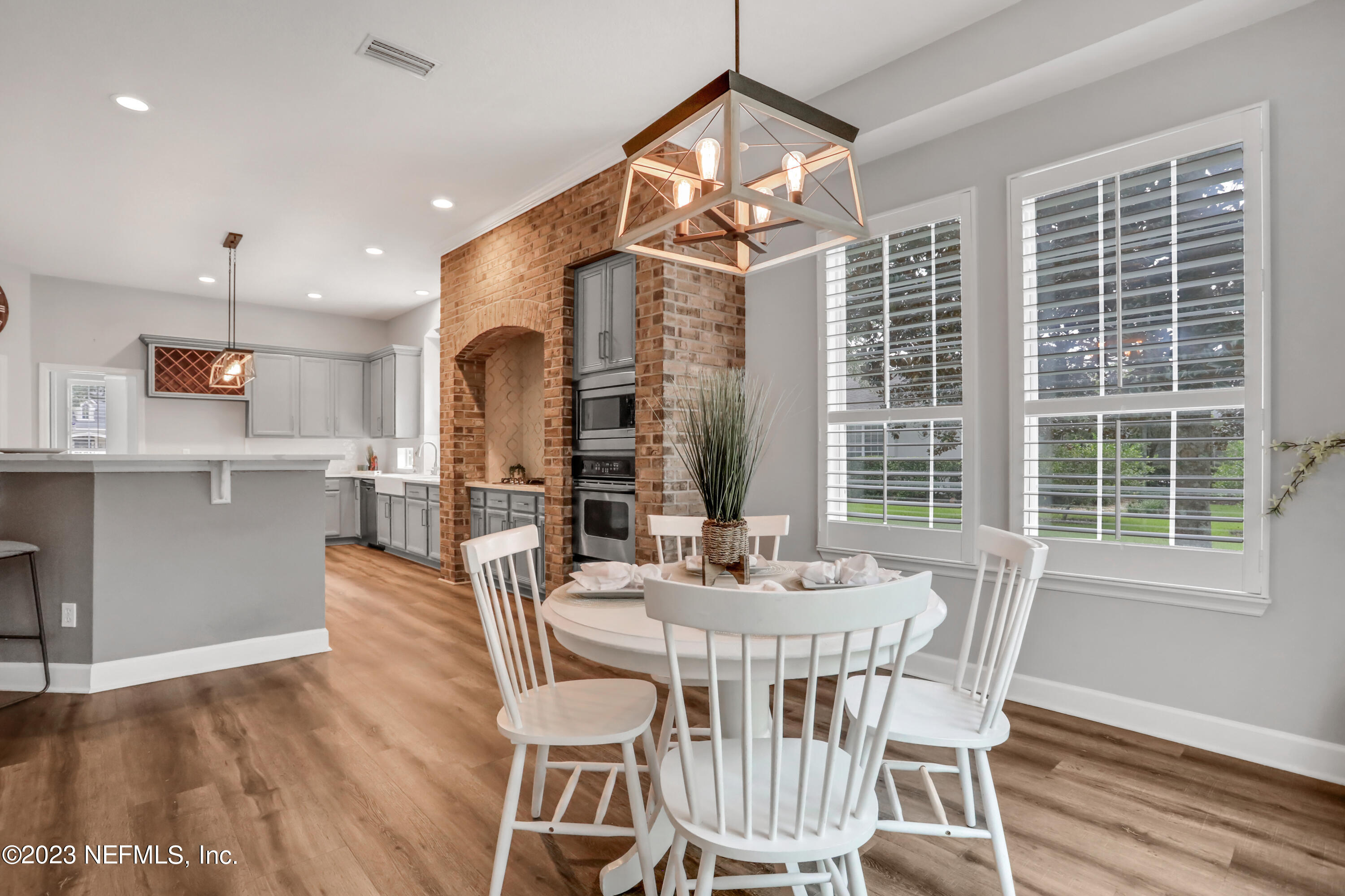 1885 FOREST GLEN Way