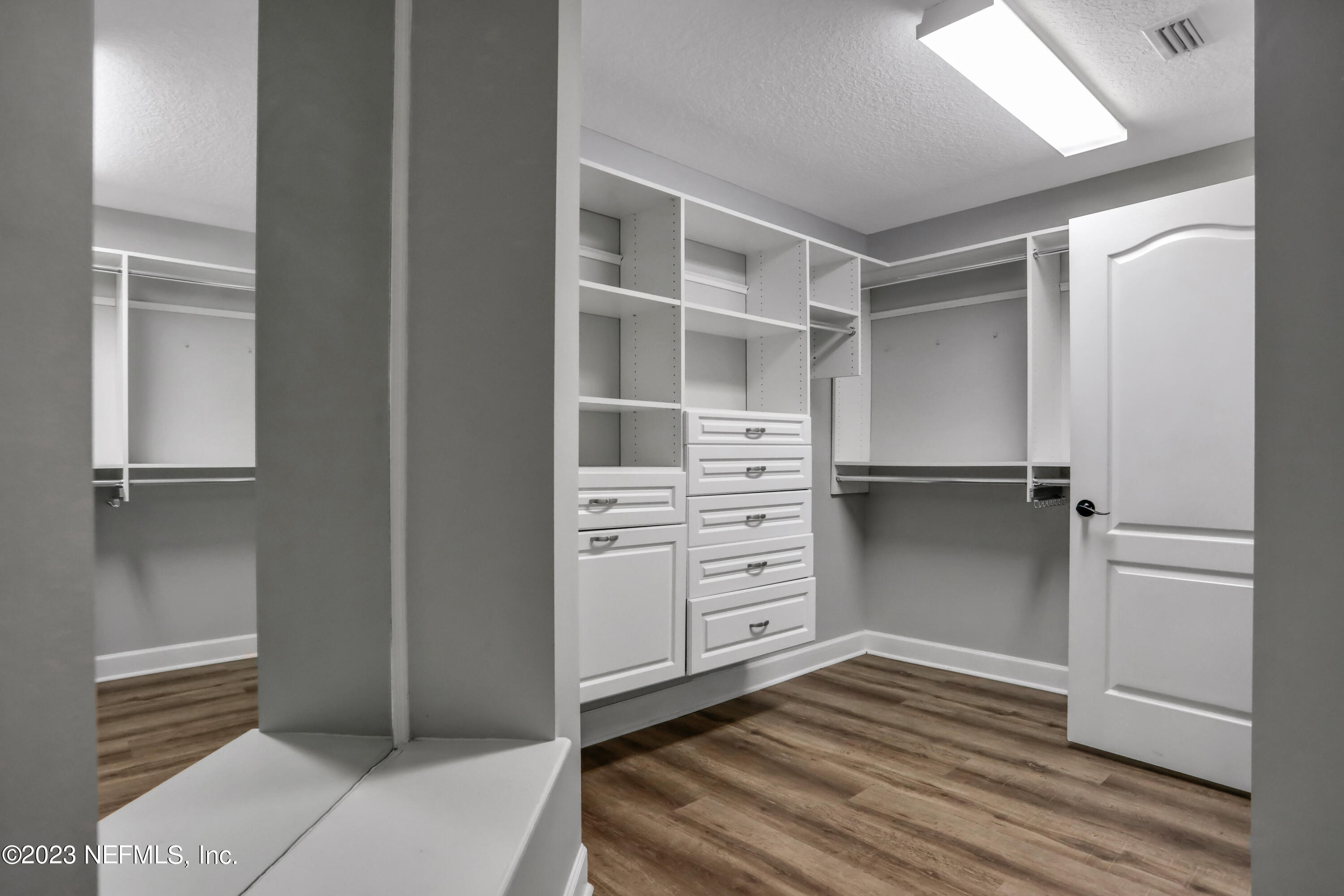 1885 FOREST GLEN Way