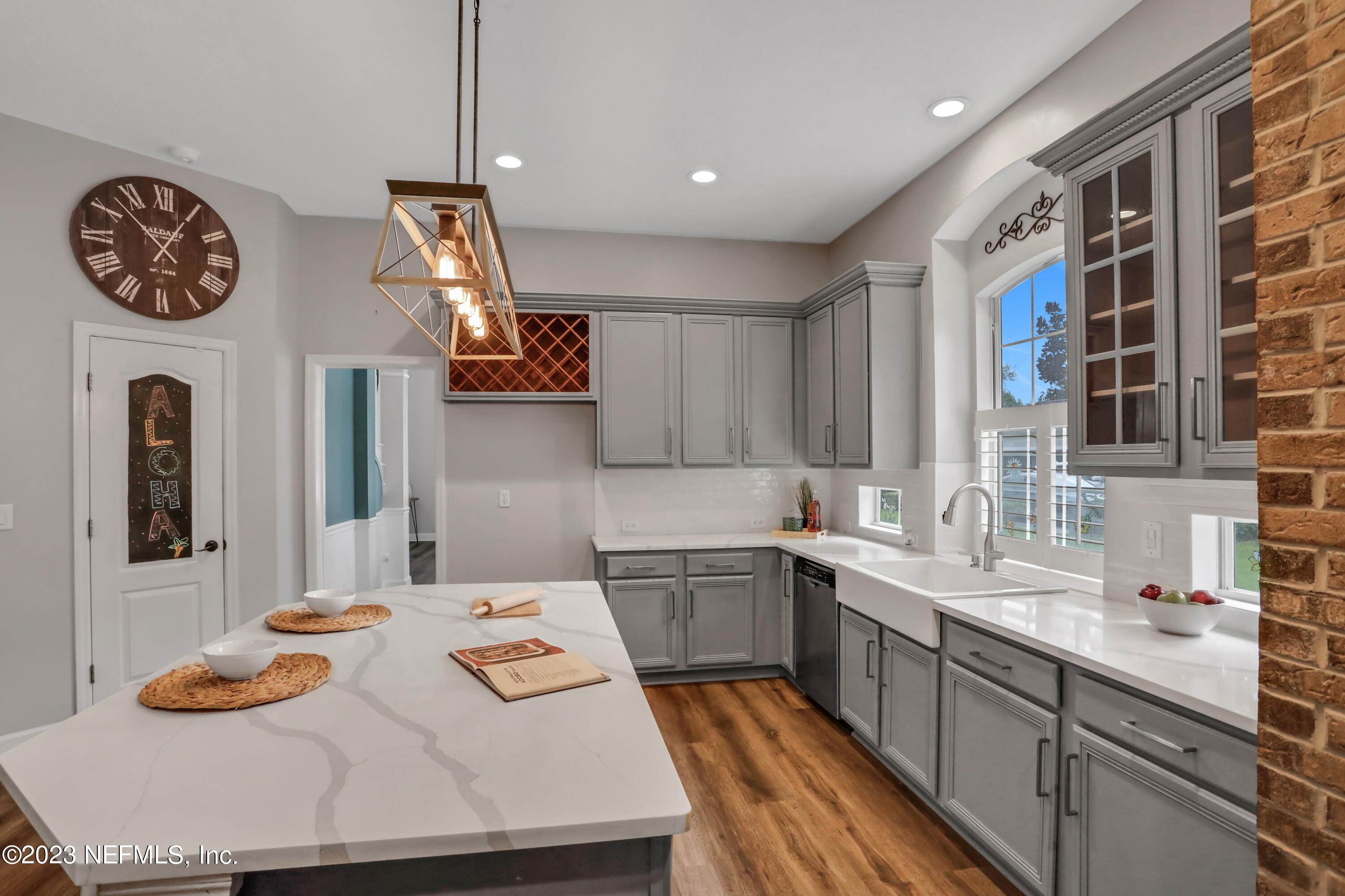 1885 FOREST GLEN Way