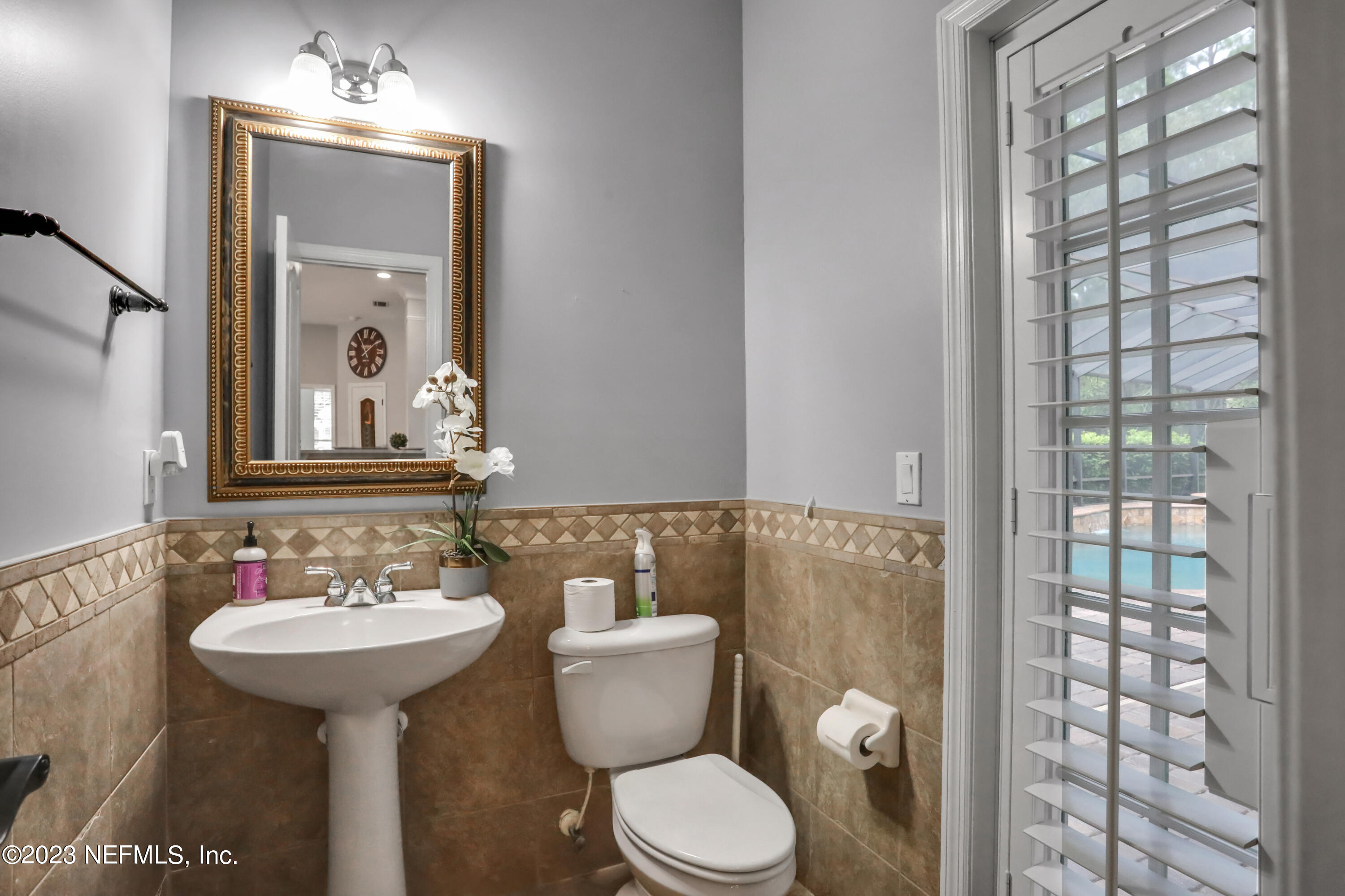 1885 FOREST GLEN Way