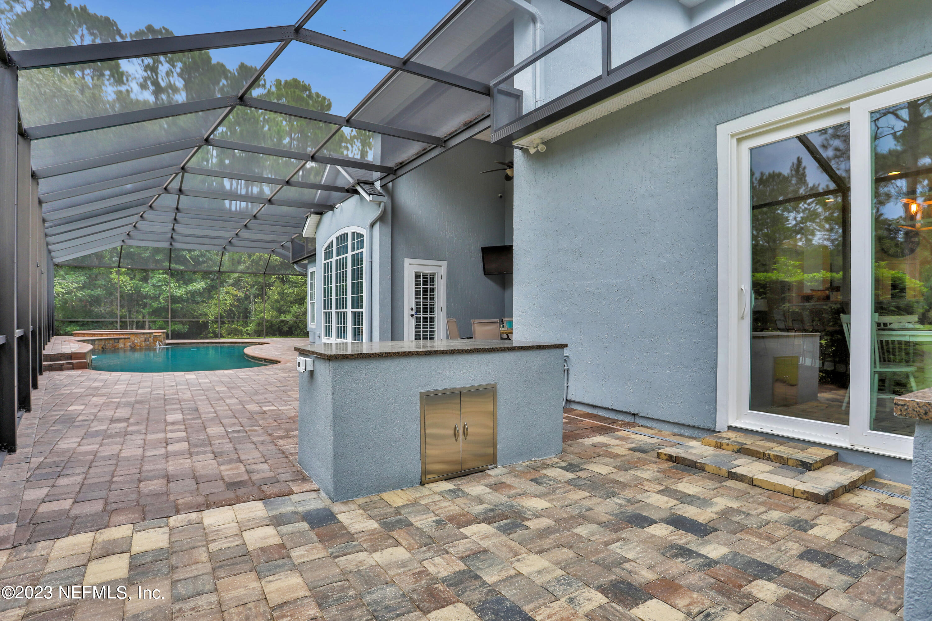 1885 FOREST GLEN Way