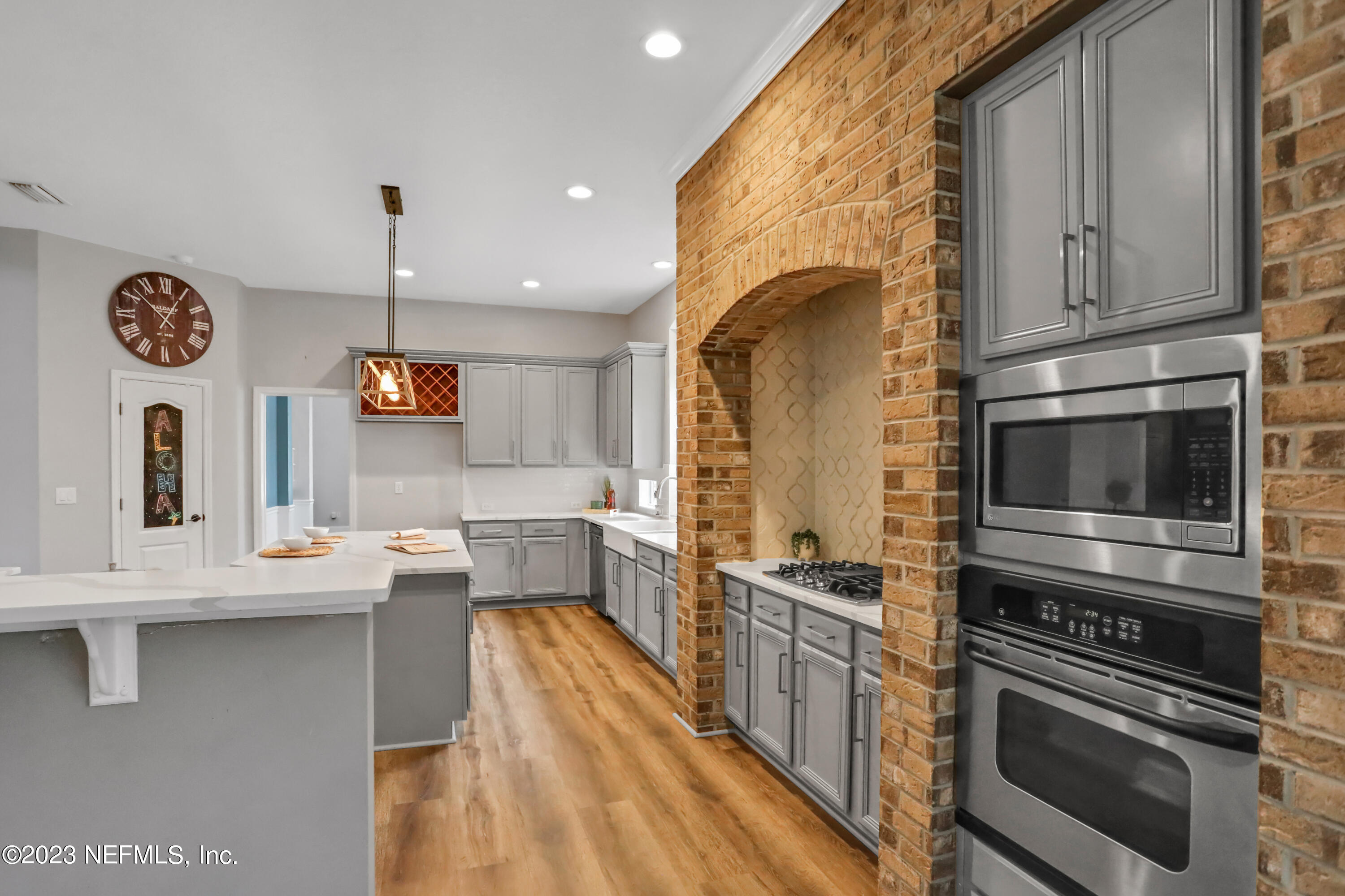 1885 FOREST GLEN Way