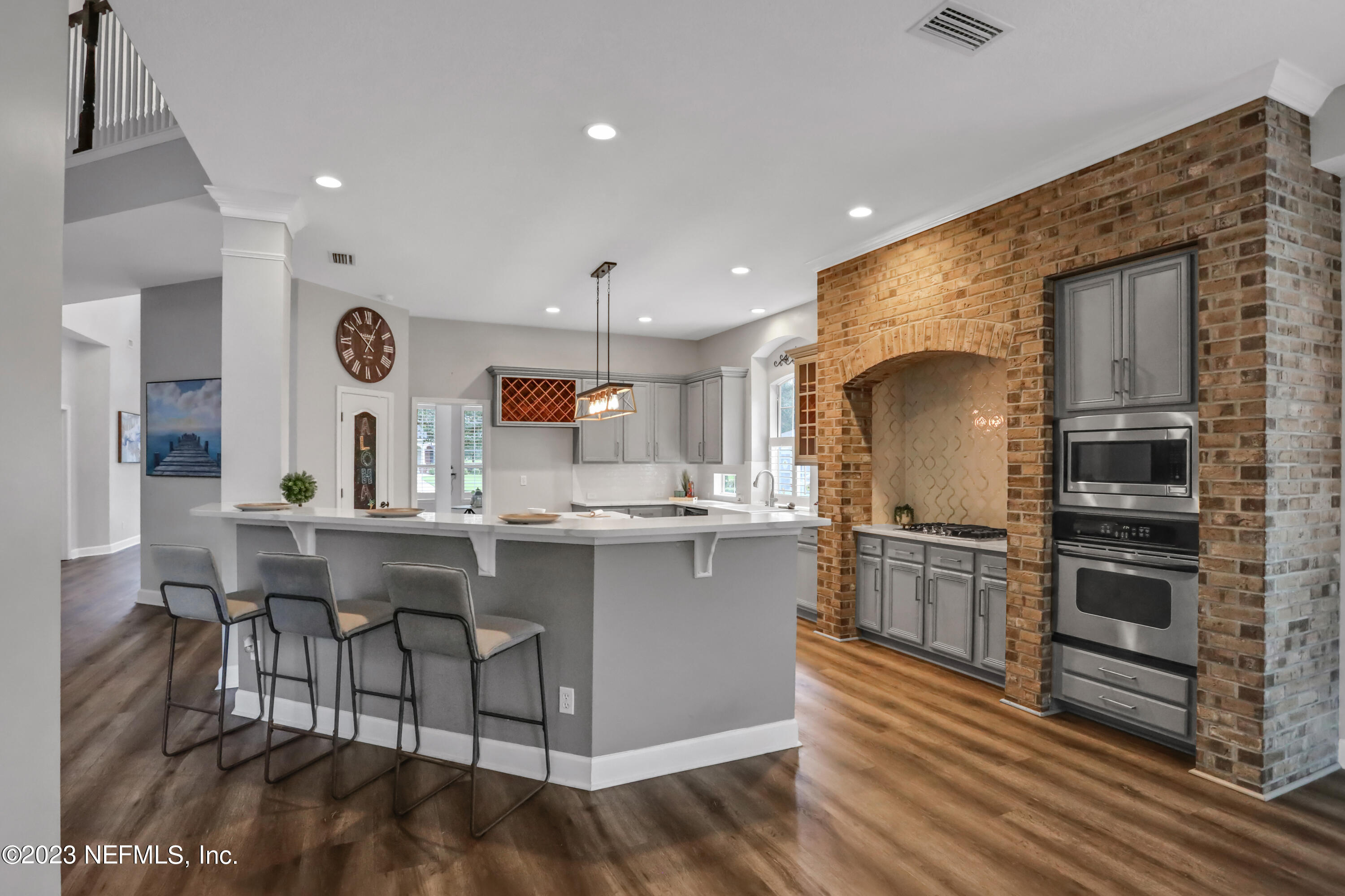 1885 FOREST GLEN Way