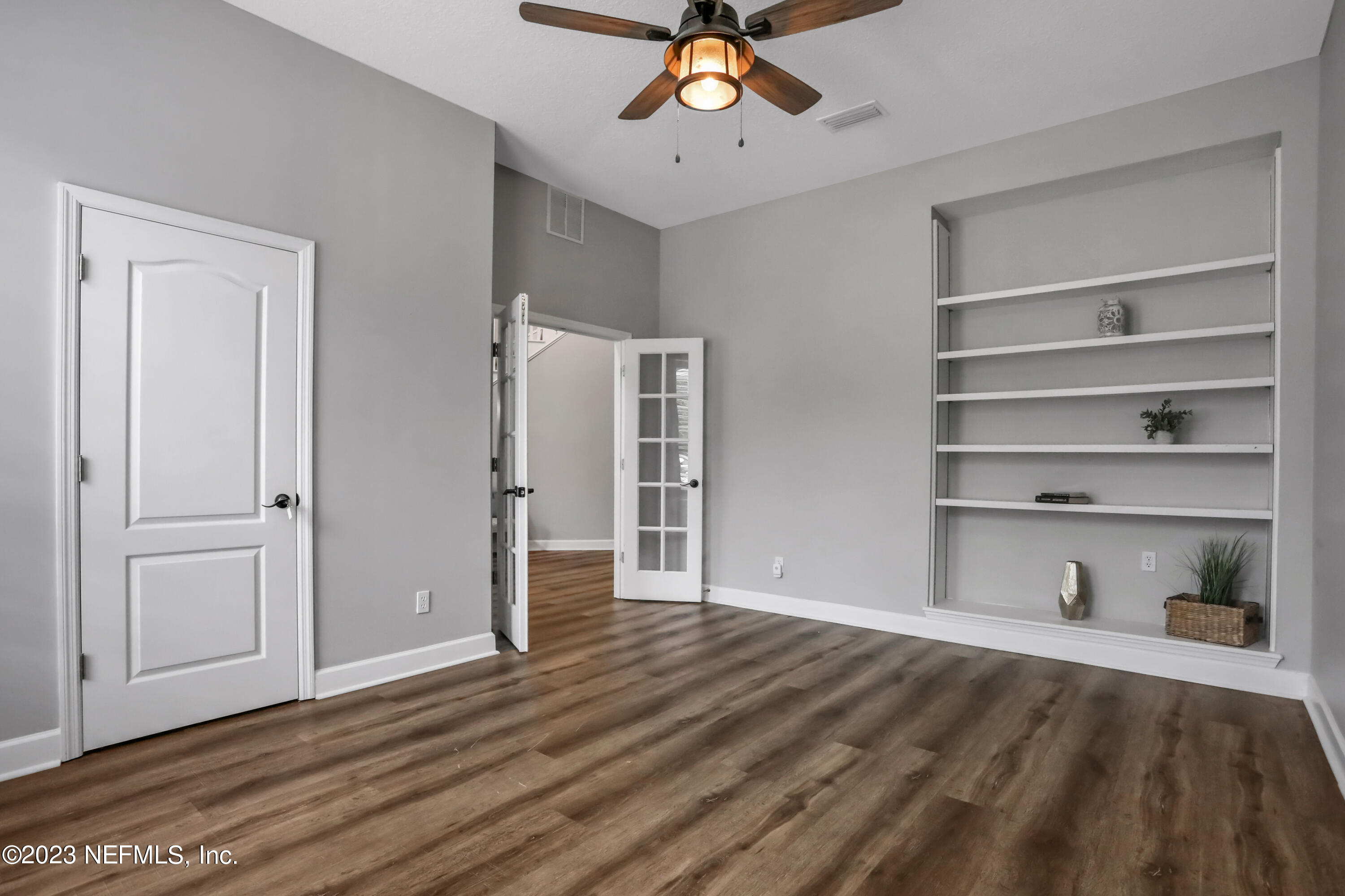 1885 FOREST GLEN Way