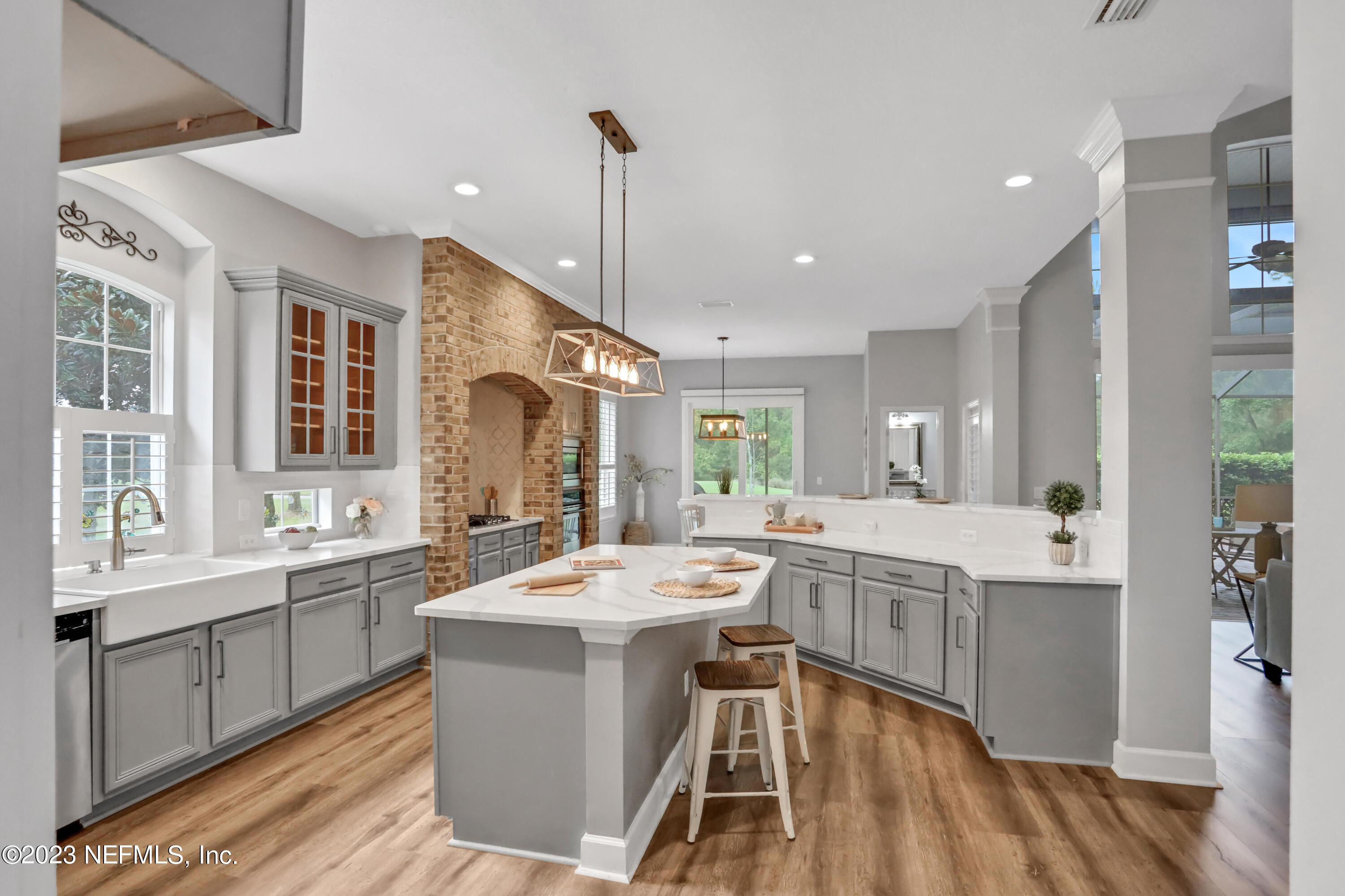 1885 FOREST GLEN Way