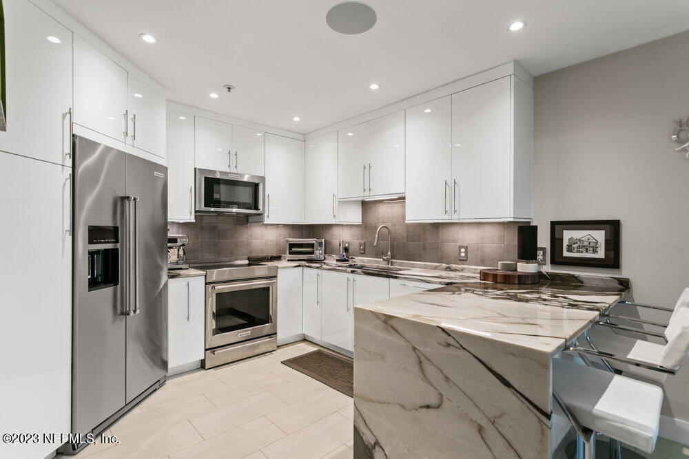 1701 THE GREENS Way, 1511