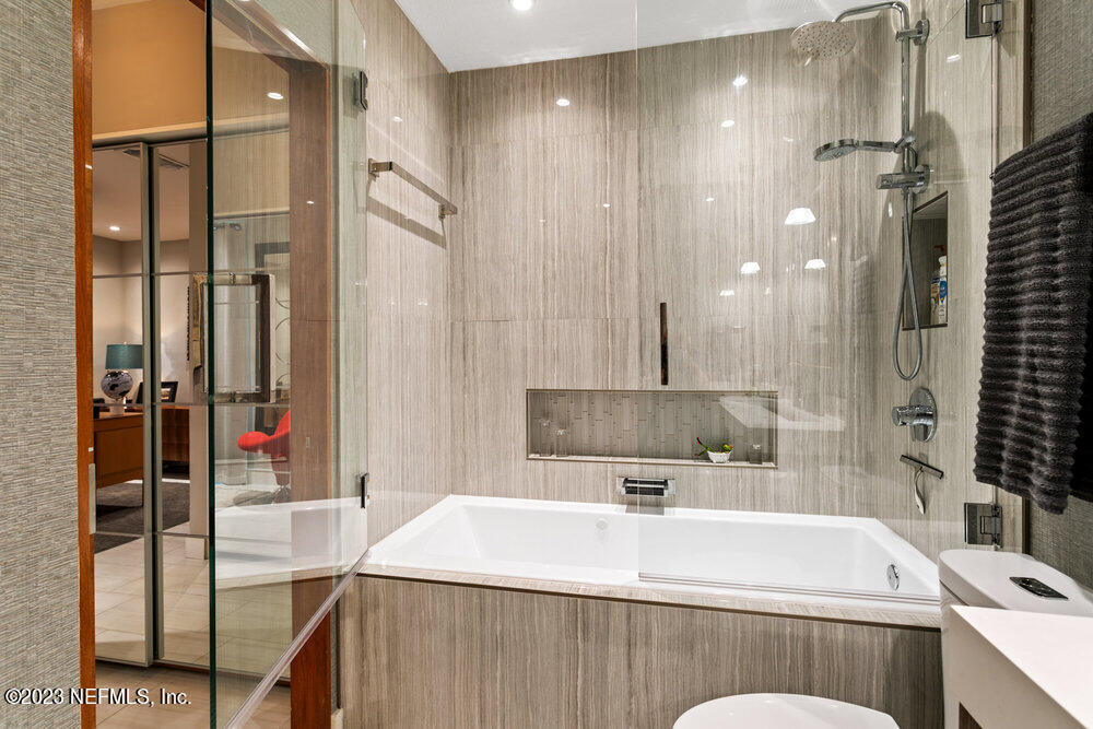 1701 THE GREENS Way, 1511