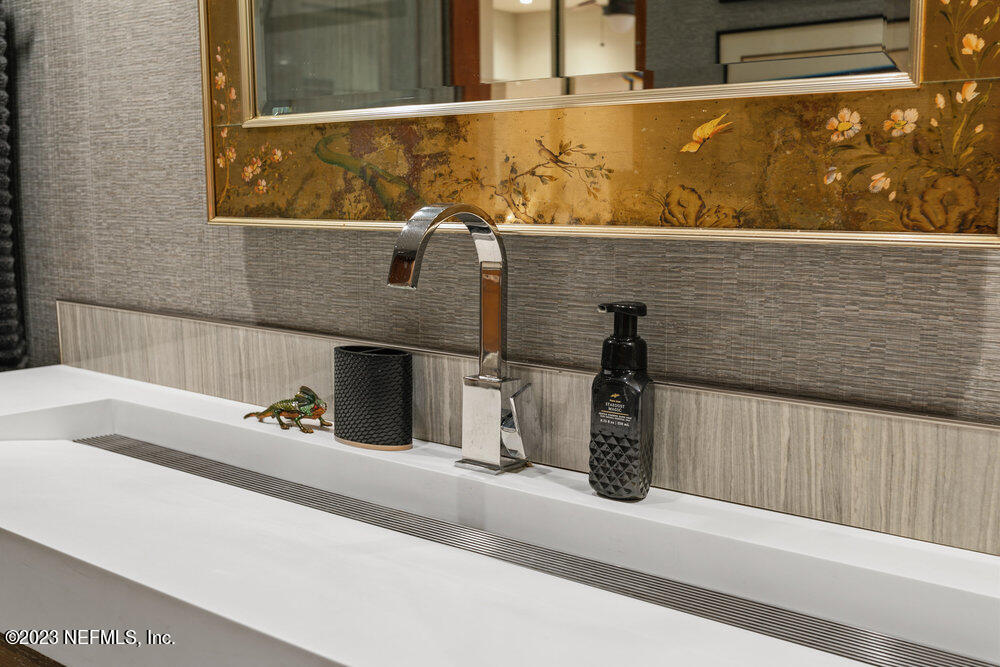 1701 THE GREENS Way, 1511