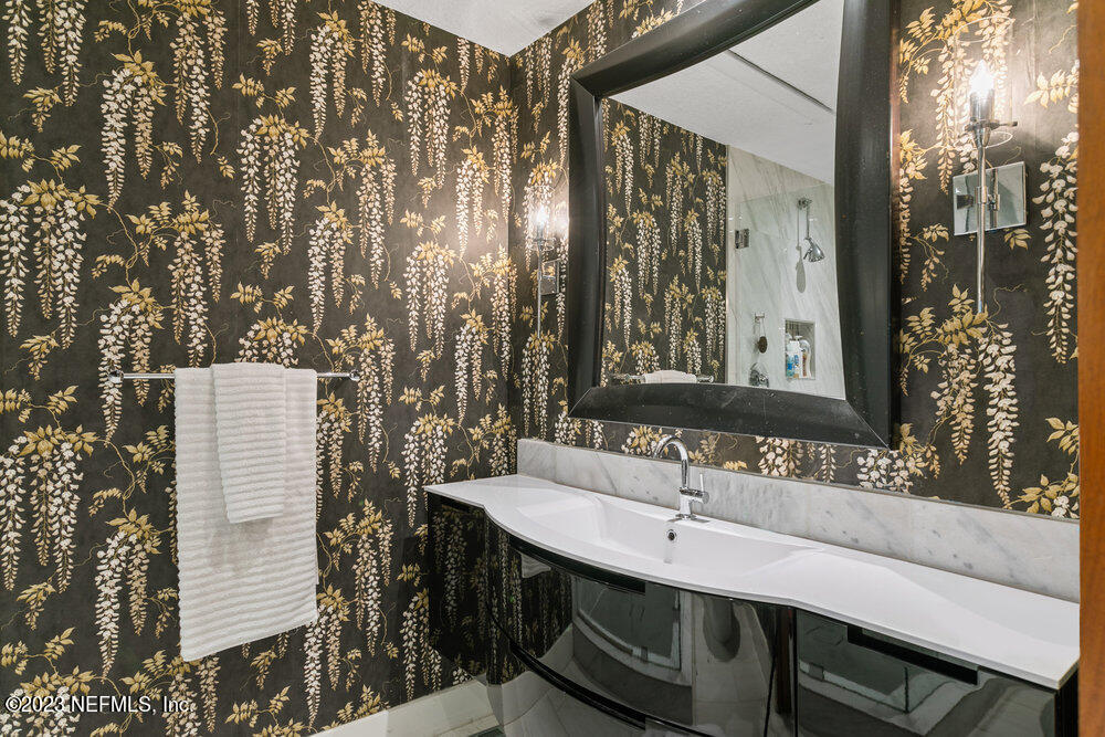 1701 THE GREENS Way, 1511