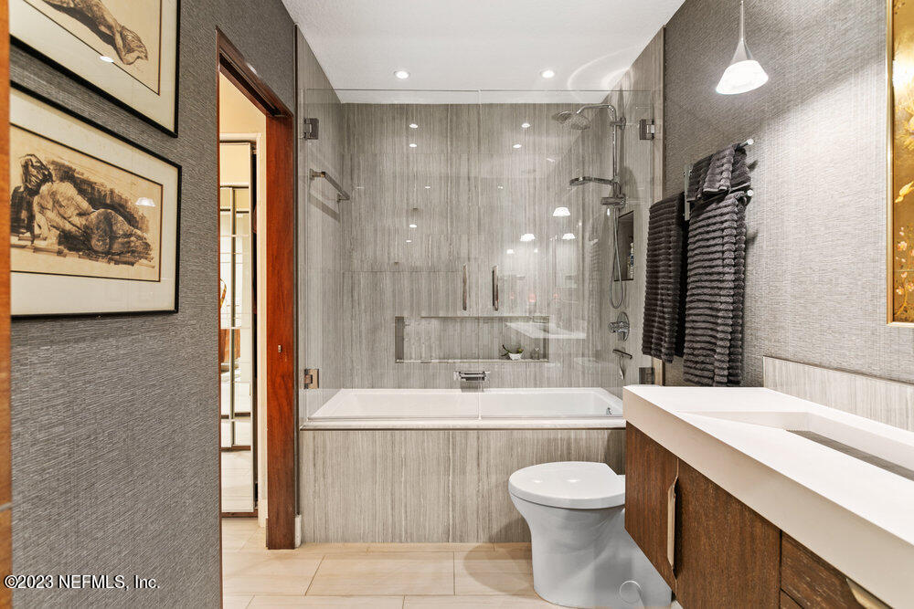 1701 THE GREENS Way, 1511