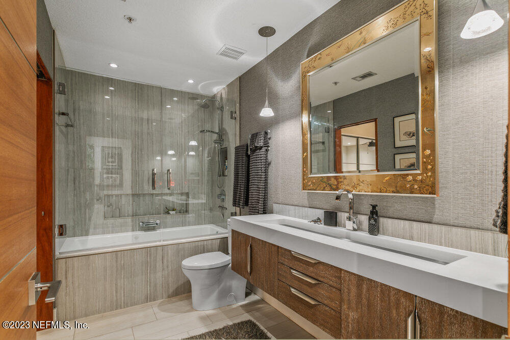 1701 THE GREENS Way, 1511