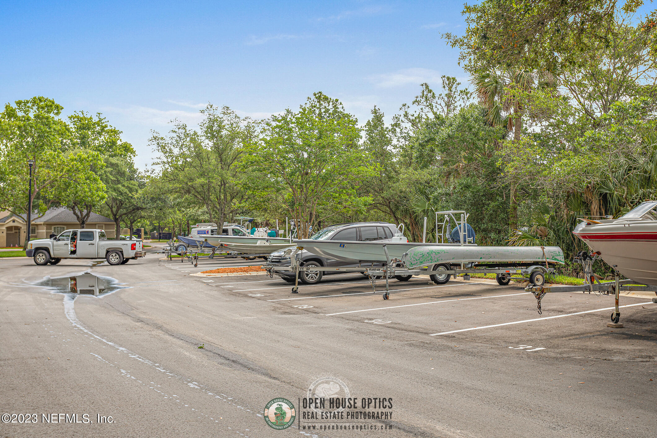 1701 THE GREENS Way, 1511