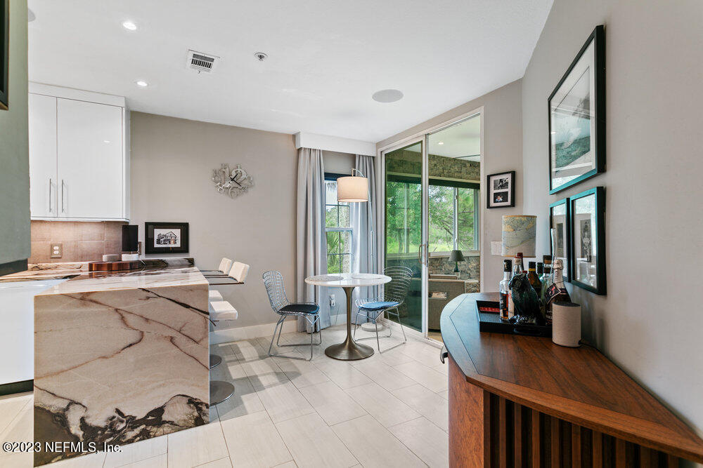 1701 THE GREENS Way, 1511