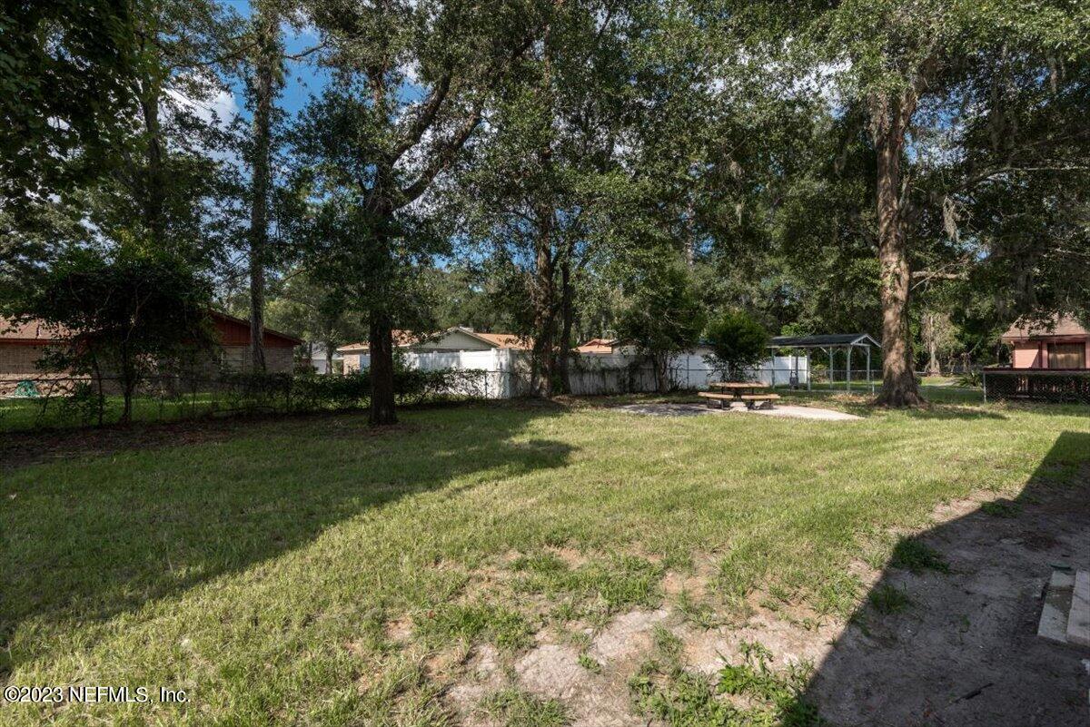 1235 SQUIRREL Lane N