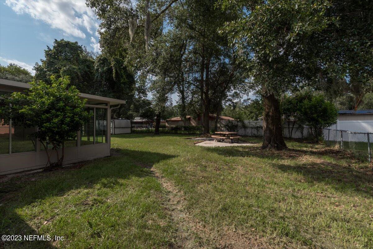 1235 SQUIRREL Lane N