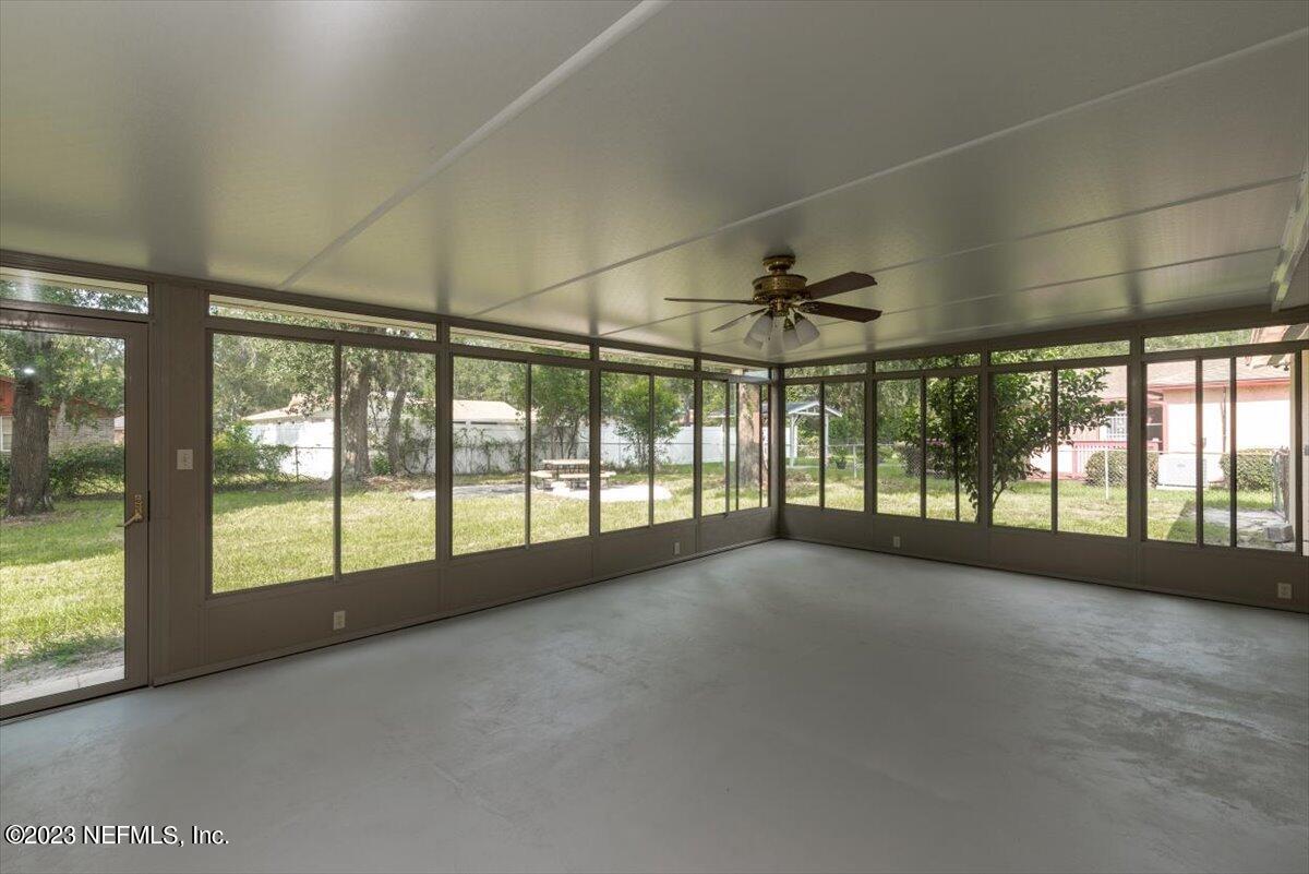 1235 SQUIRREL Lane N