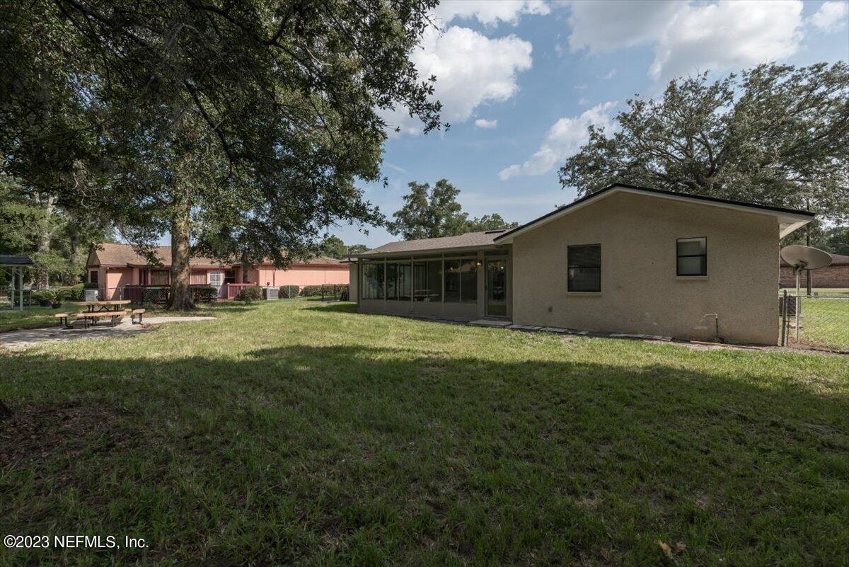 1235 SQUIRREL Lane N