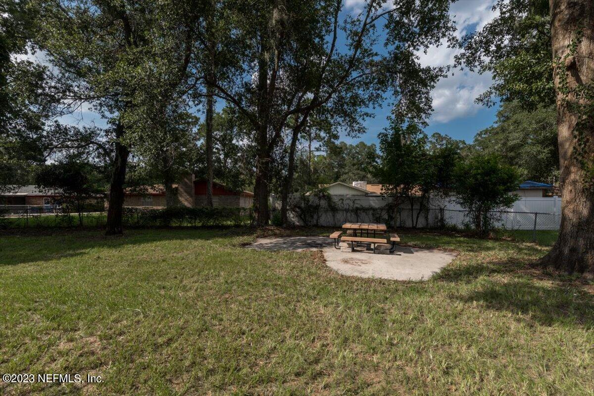 1235 SQUIRREL Lane N