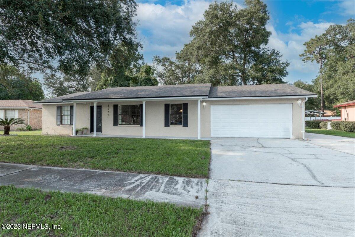 1235 SQUIRREL Lane N