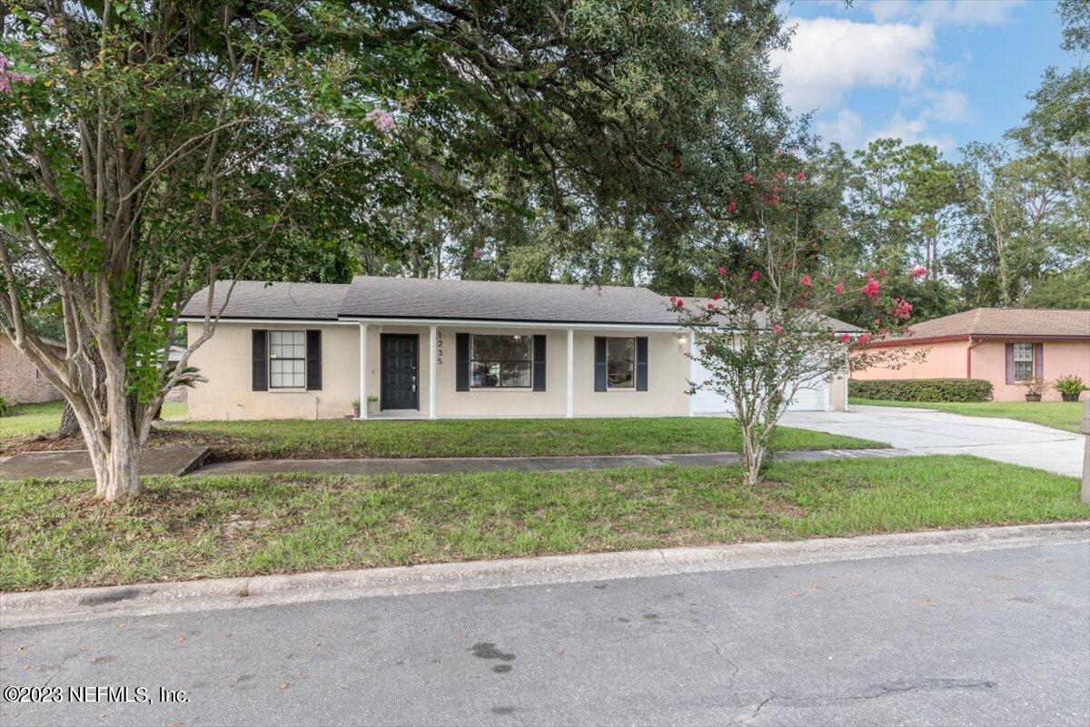1235 SQUIRREL Lane N