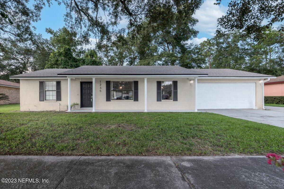 1235 SQUIRREL Lane N